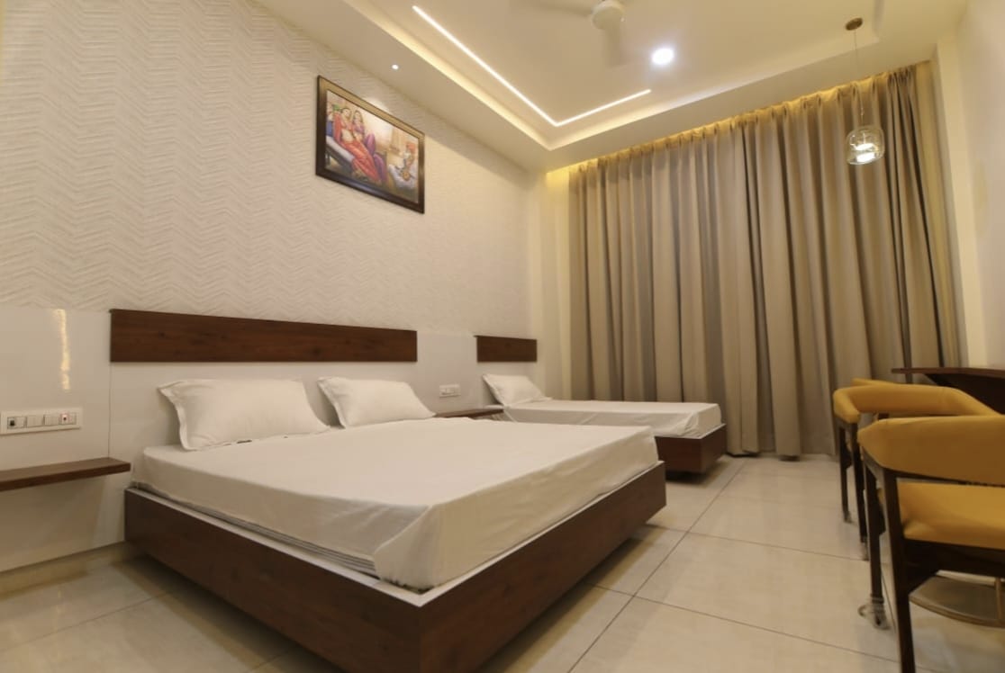 3-Bed AC at Sri Janaki Mahal Trust Ayodhya — Comfortable air-conditioned room for families and groups