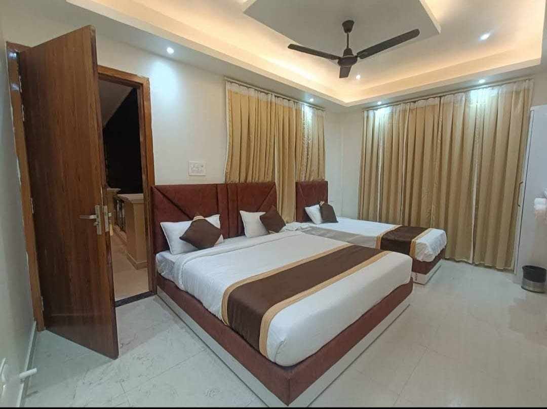 3-Bed Non-AC at Sri Janaki Mahal Trust Ayodhya — Comfortable room with natural ventilation for small families