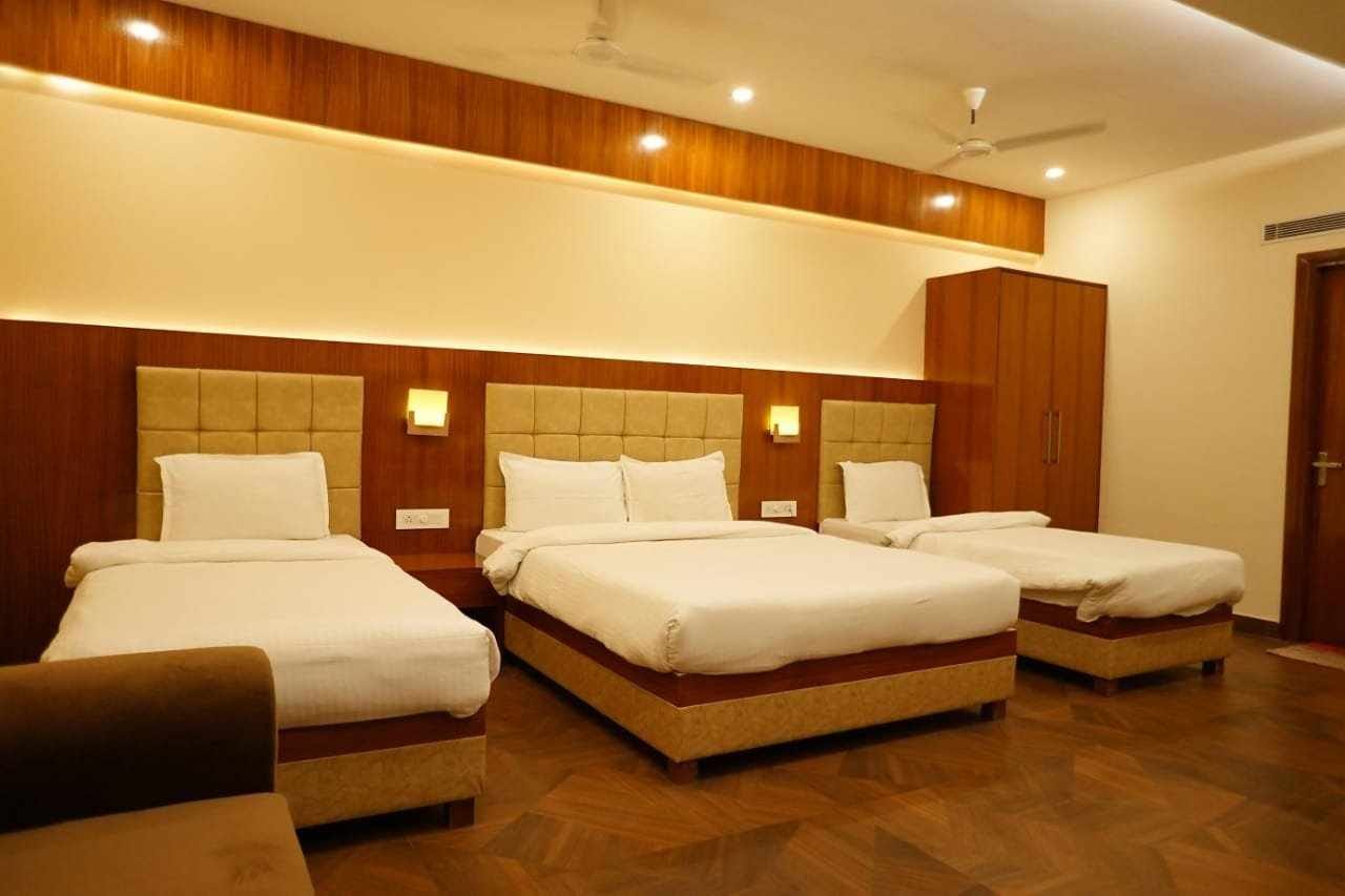 4-Bed Non-AC at Sri Janaki Mahal Trust Ayodhya — Spacious room with natural ventilation for larger groups